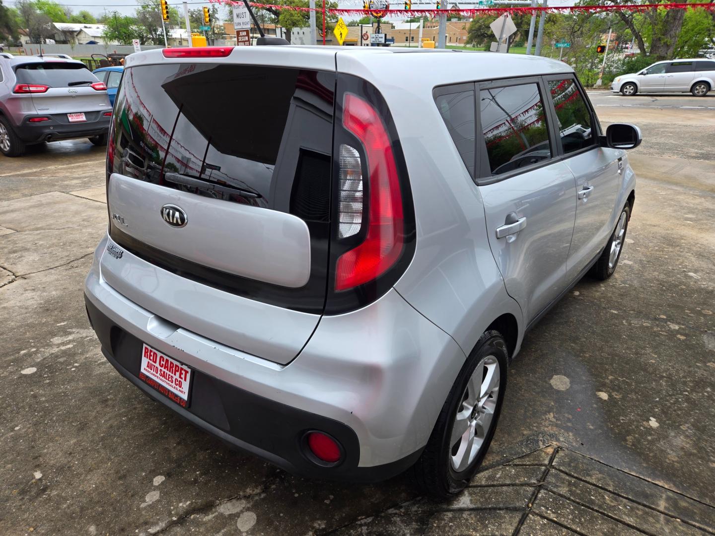 2017 SILVER Kia Soul (KNDJN2A2XH7) with an 1.6L I4 F DOHC 16V engine, Manual Transmission transmission, located at 503 West Court, Seguin, TX, 78155, (830) 379-3373, 29.568621, -97.969803 - 2017 Kia Soul ! with a 1.6L I4 F DOHC 16V, Standard Transmission, Tilt, Cruise, AM/FM/AUX Stereo, Power Windows, Locks and Side Mirrors, Bluetooth, Tinted Windows, Alloy Wheels, Rear Wiper, Rear Defroster and more!! - Photo#2